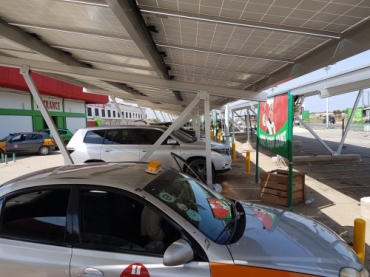 projet de carport solaire de 12 voitures à dubaï