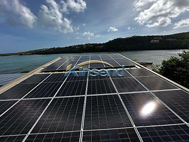 Installation de panneaux solaires sur un toit métallique, Grenade